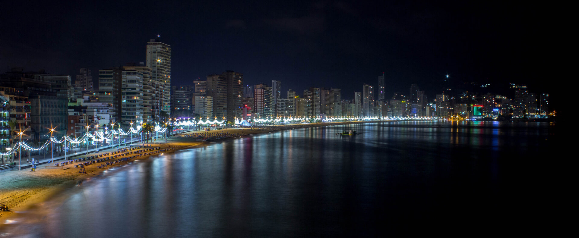 slide-palm-beach-hotel-noche-tiny